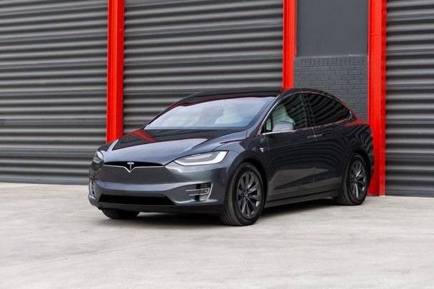 TESLA MODEL X 2018 5YJXCBE28JF088164 image